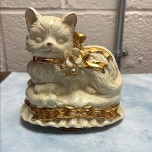 Vintage Cat Figurine plays Music